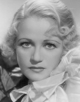 Wynne Gibson as Mae