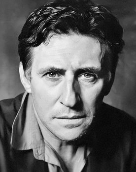 Gabriel Byrne as Lionel Powers