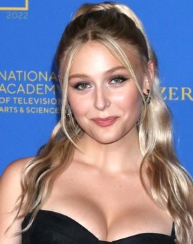 Alyvia Alyn Lind as Young Daughter