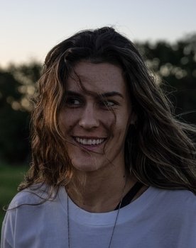 Luisa Cação as Alice