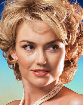 Kelly Carlson as Kristin