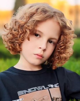 Bernardo Schroeder as Lucas