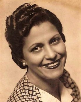 Guadalupe Muñoz Sampedro as 