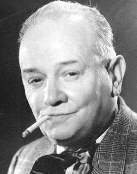 André Brunot as Nestor, director of the circus