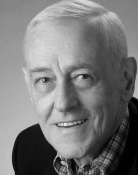 John Mahoney as Linnehan