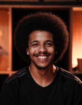Kauan Oliveira as Voz e Poema