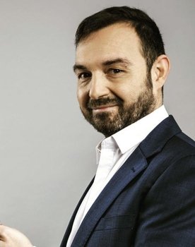 Diego París as Charcutero