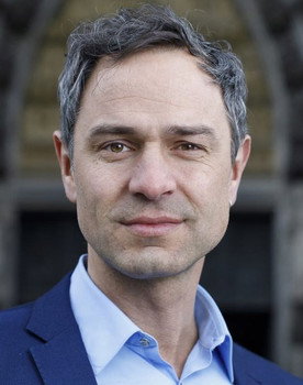 Daniele Ganser as Self - Historian