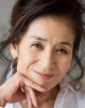 Mitsuko Baisho as 