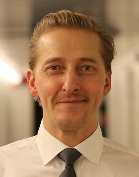 Aarne Soro as Uncle Ott