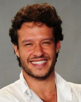 Nando Rodrigues as Henrique Braga