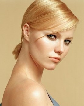 Melissa Sagemiller as Cassie