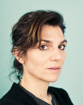 Birgit Stöger as Therese