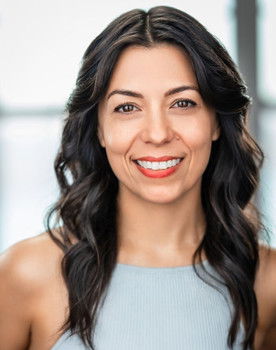 Beth Ann Leone as Victoria