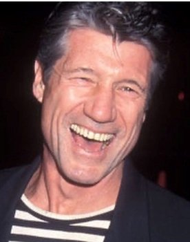 Fred Ward as Earl Bassett