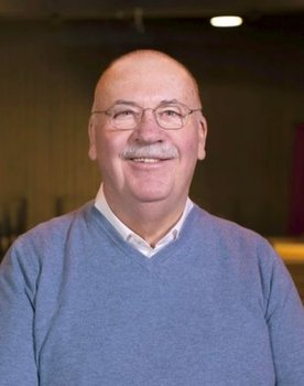 Karlheinz Hartmann as Installateur Karle