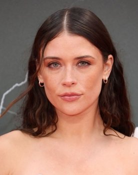 Mia Tomlinson as Judy Warren