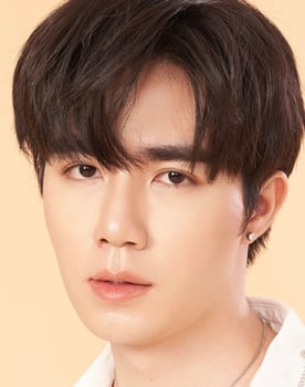 Pruk Panich as Phloeng