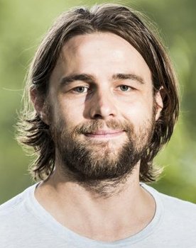 Daniel Sawicki as Karl