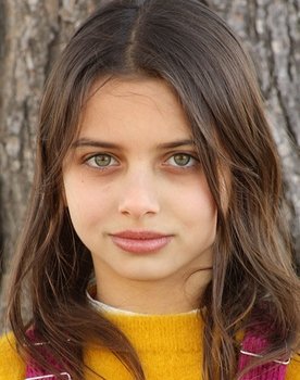 Cosette Silguero as Dora Izquierdo