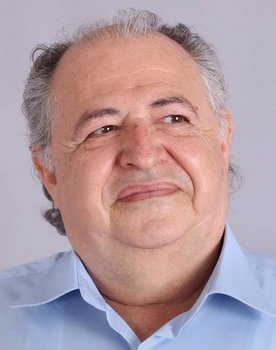 Alptekin Ertürk as Erol Gümüşok