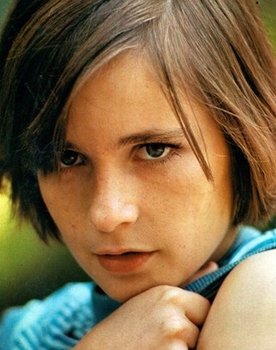 Leonora Fani as 