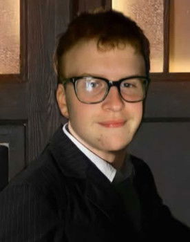 Tom Flowers as Detective Ron Powers