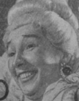 Lidiya Trubnikova as женщина с вязанием