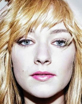 Rachel Thevenard as Michelle Richardson