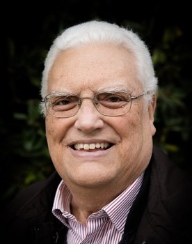 Diogo Freitas do Amaral as Himself (CDS leader)