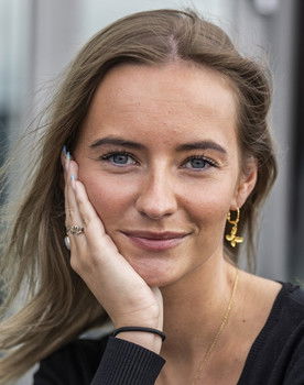 Silje Nybye as Victoria
