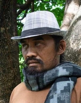 Antonio Adlawan as Caing