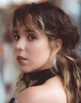 Nuê Nascimento as Mei