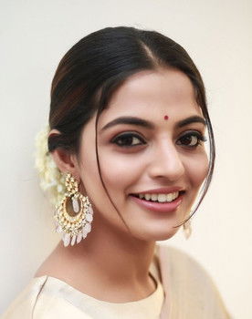 Nikhila Vimal as Sony, Judicial Magistrate