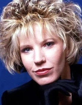 Sandy Stevenson as Zoe