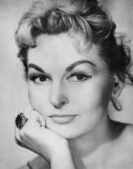 Lale Oraloğlu as 