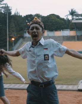 Ahmad Nizar as Gilang