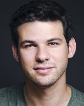 Etai Benson as Justin