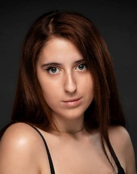 Cinta Cabré Ódena as Marta