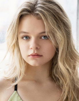 Kylie Rogers as Britt Raven