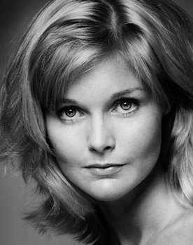 Carol Lynley as Carrie Lee