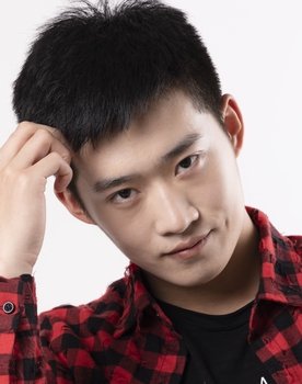 邓威 as Trainee Driver