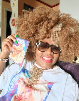 Paulette Mouquet as Pandora