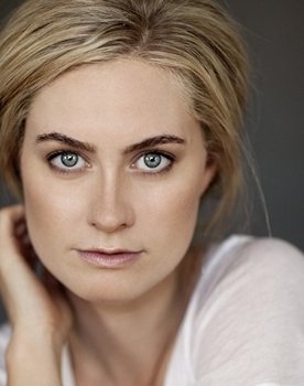 Anna Arden as Dr. Evie Porter