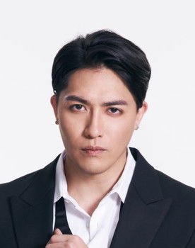 Justin Chu as Customs Officer