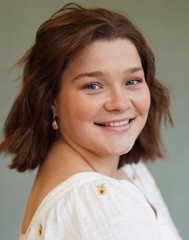 Jess Kuss as Alice