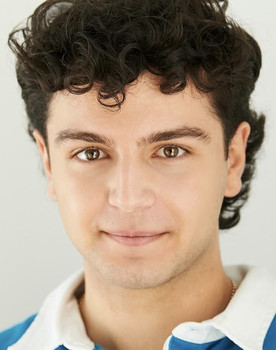 Samuel Israilov as Tom Smoulder