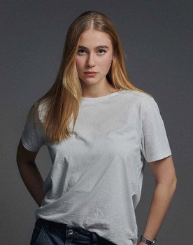 Нелли Таукчи as Valeria