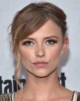 Riley Voelkel as Cristina