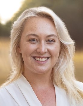 Sarah Baber as Older Sister